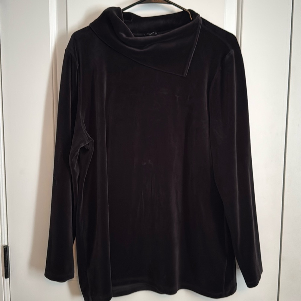 Talbot’s Velour sweater/top Talbots 
Button Back Long Sleeve. Sz XL
